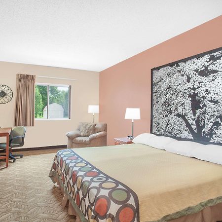 Super 8 By Wyndham Central City Εξωτερικό φωτογραφία