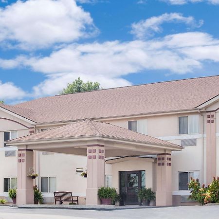 Super 8 By Wyndham Central City Εξωτερικό φωτογραφία
