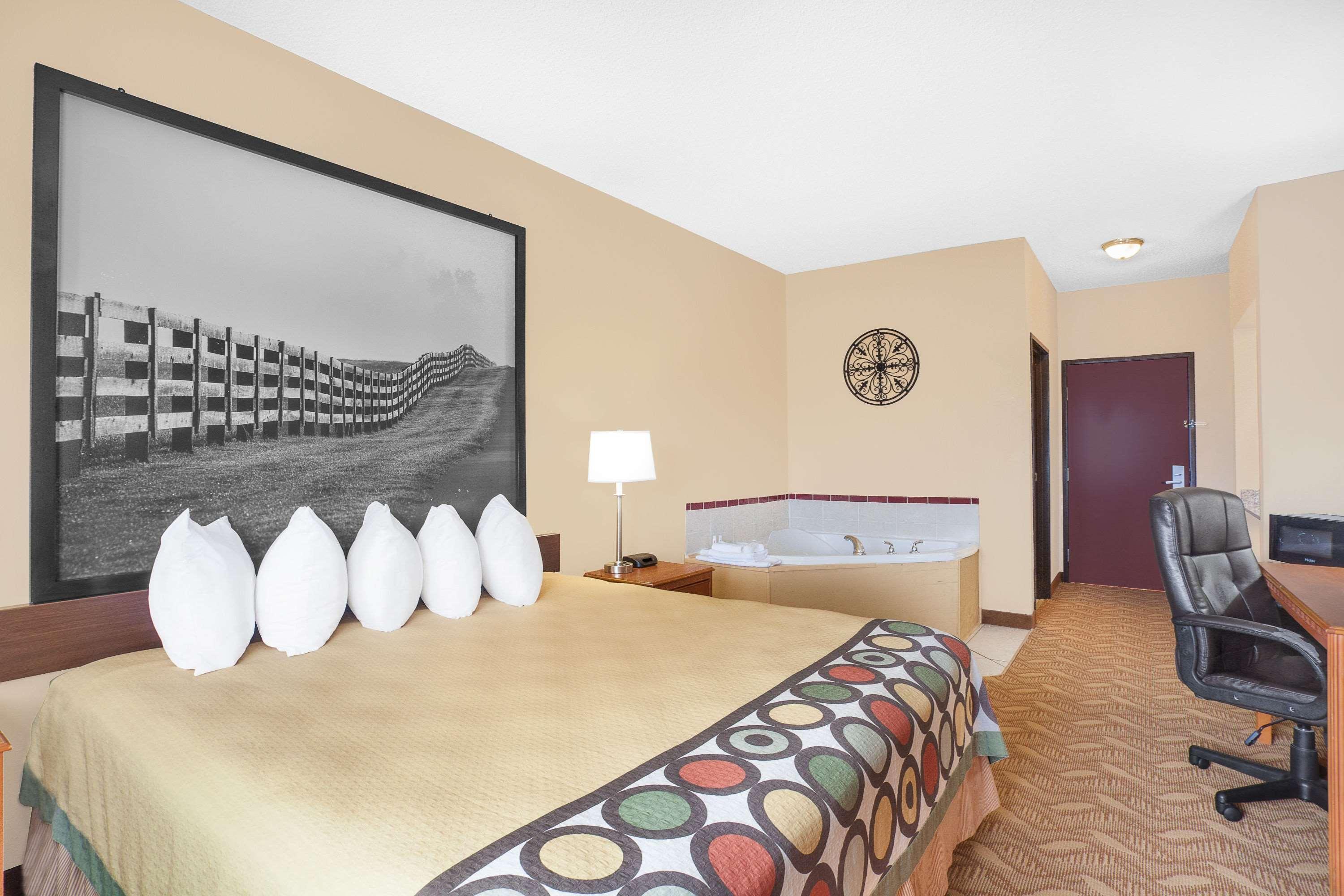 Super 8 By Wyndham Central City Εξωτερικό φωτογραφία
