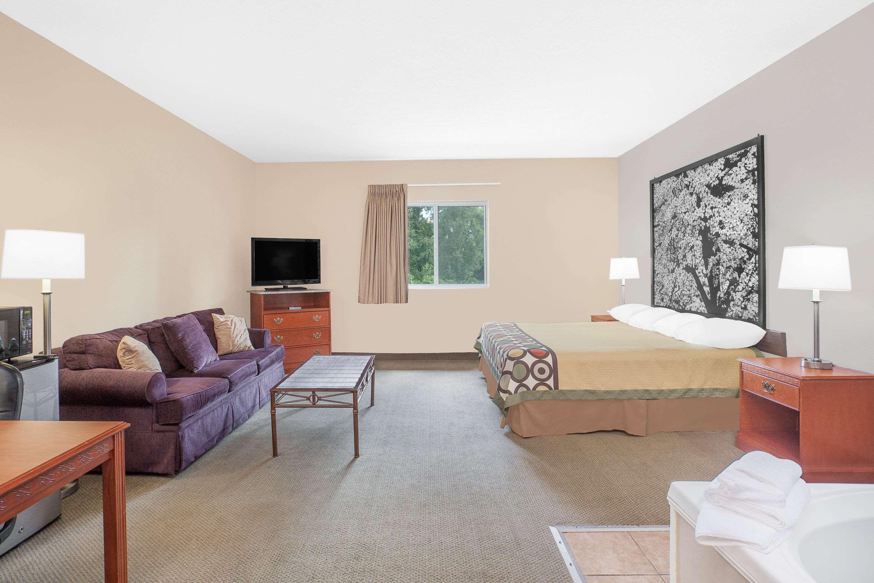 Super 8 By Wyndham Central City Εξωτερικό φωτογραφία