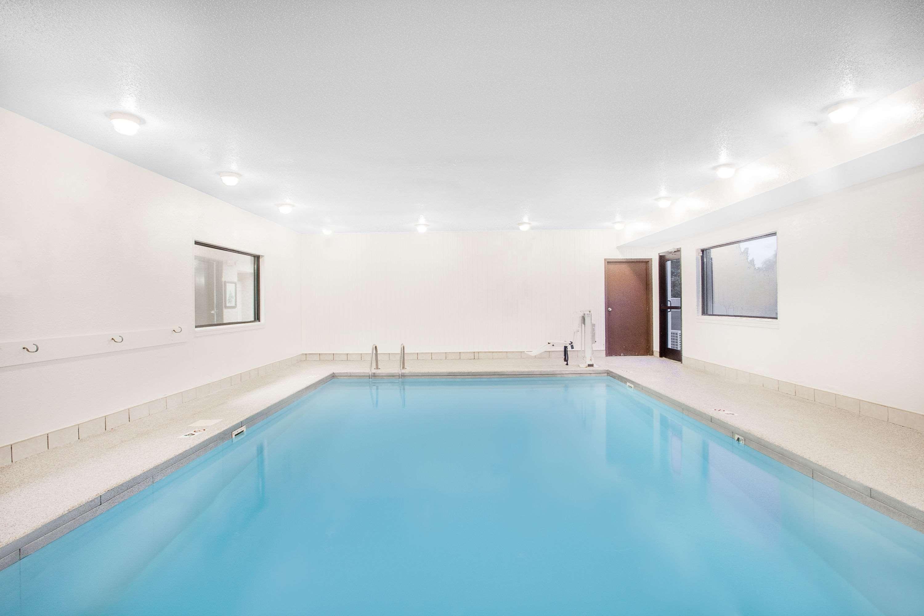 Super 8 By Wyndham Central City Εξωτερικό φωτογραφία