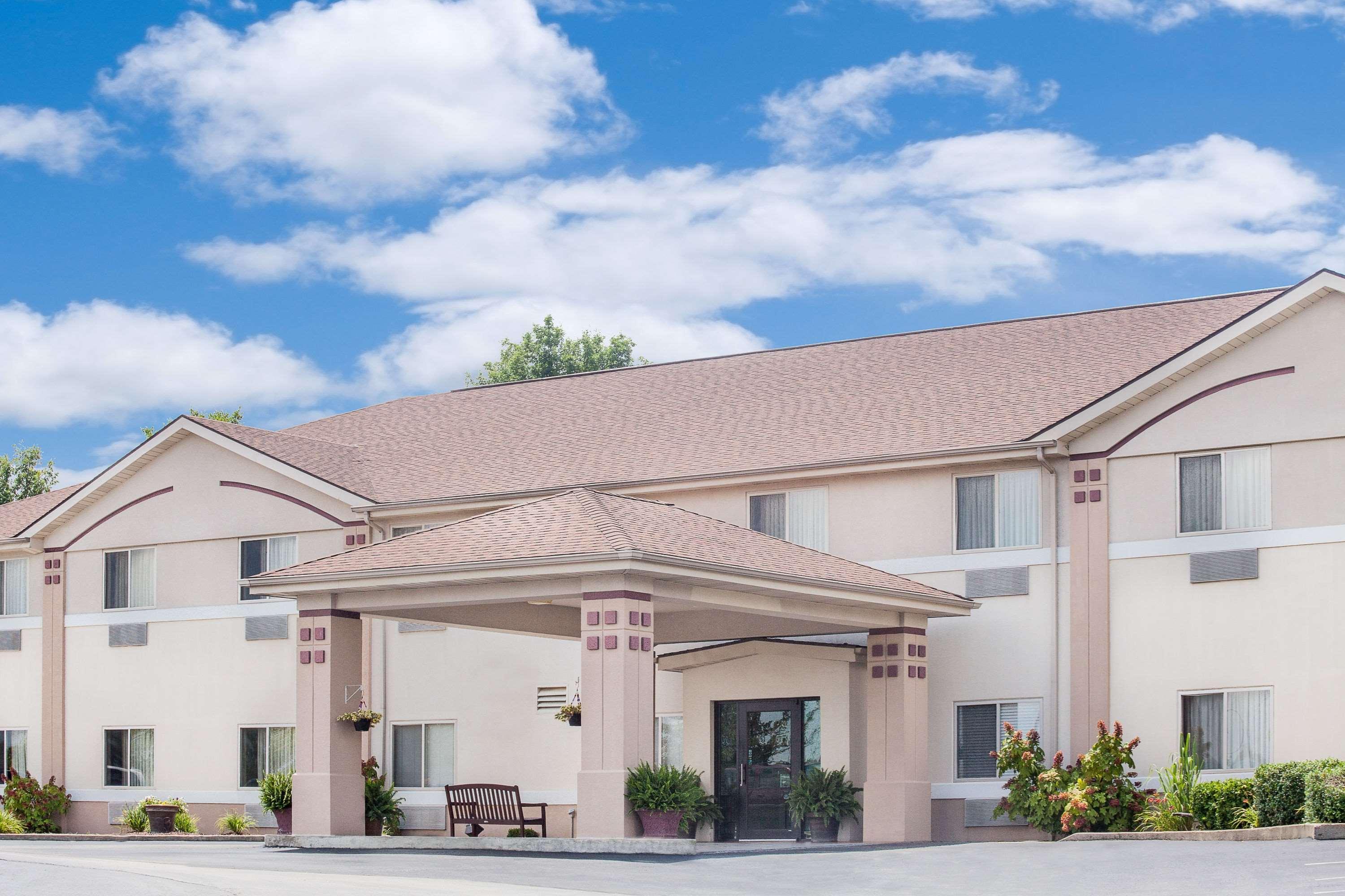 Super 8 By Wyndham Central City Εξωτερικό φωτογραφία