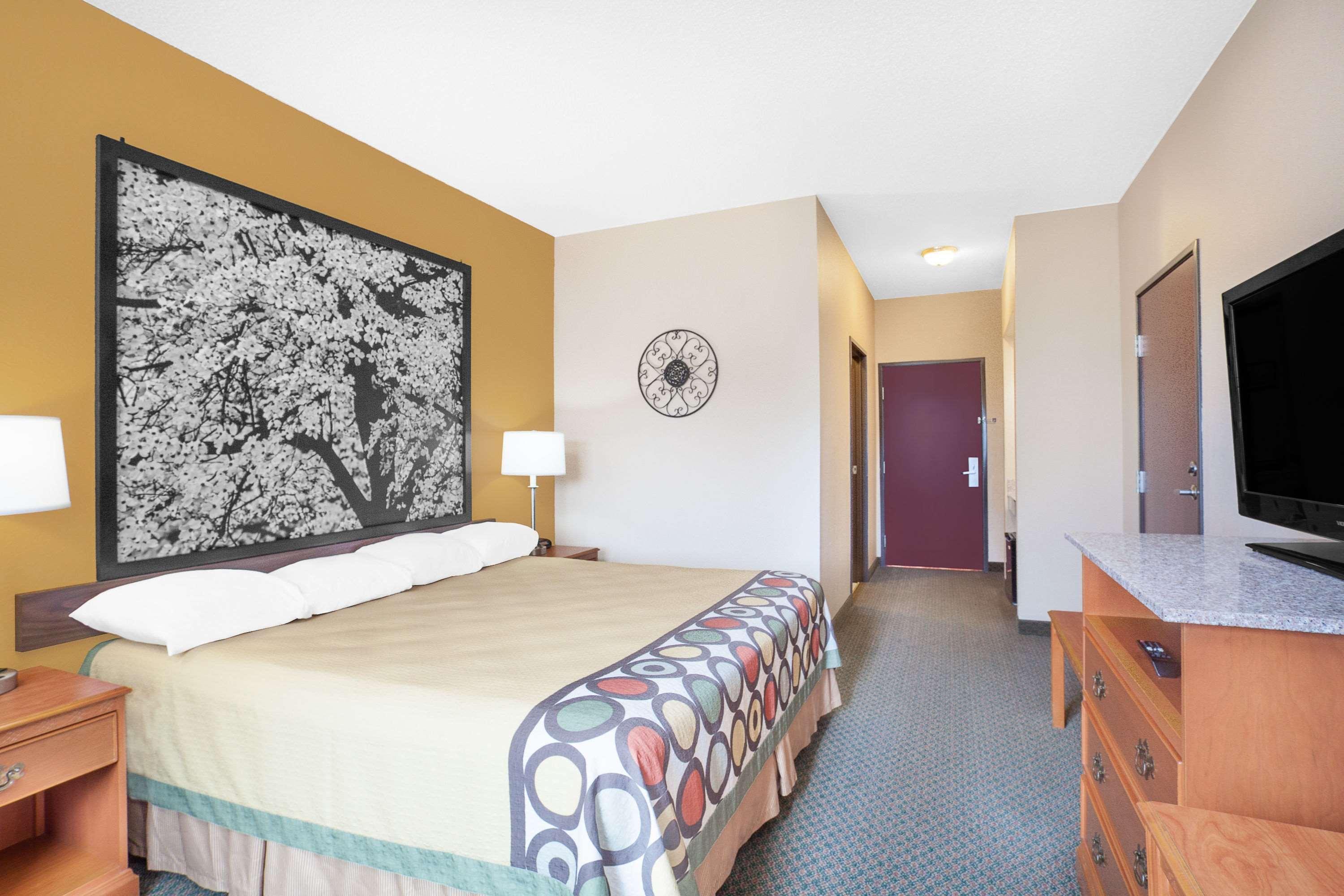 Super 8 By Wyndham Central City Εξωτερικό φωτογραφία