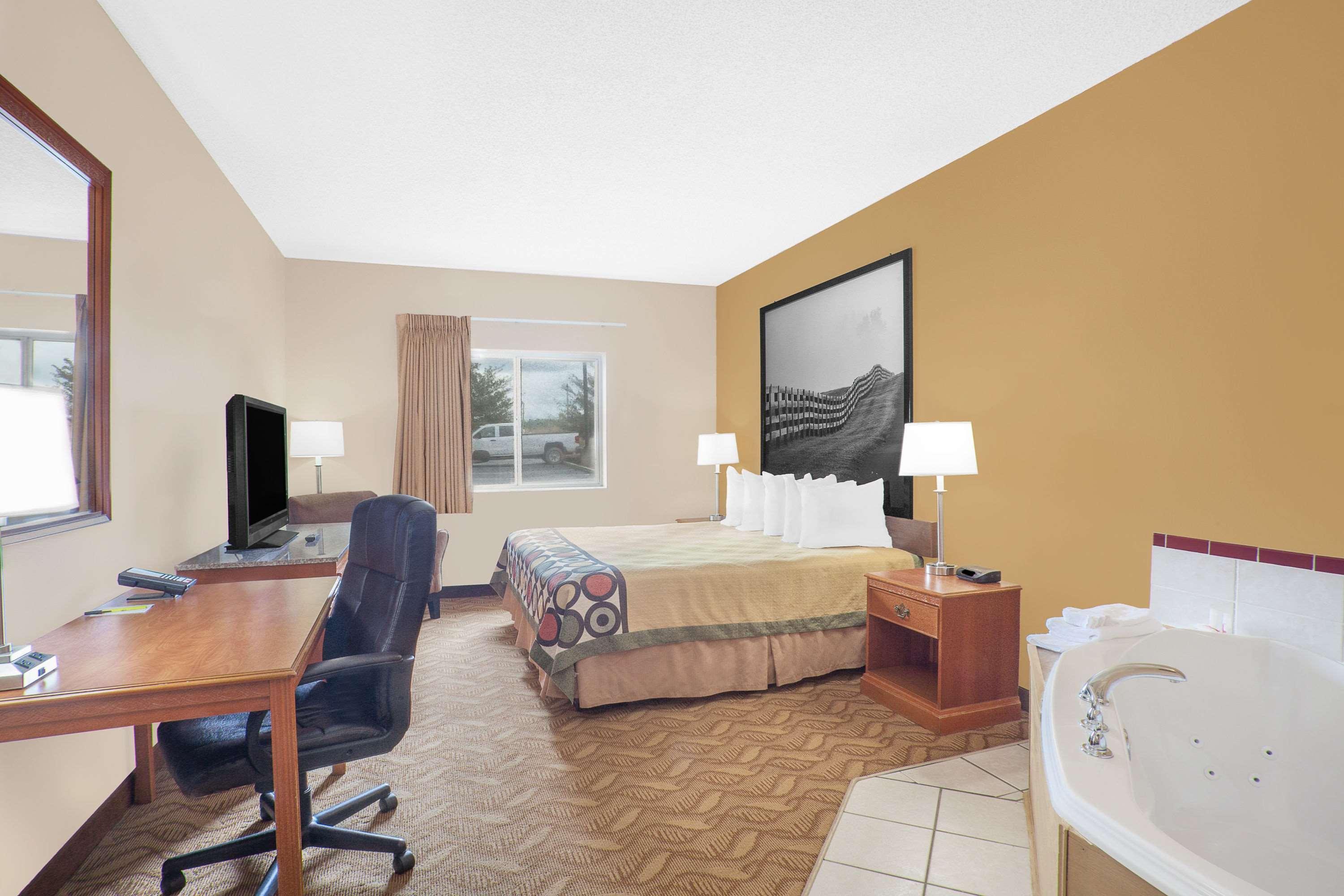 Super 8 By Wyndham Central City Εξωτερικό φωτογραφία