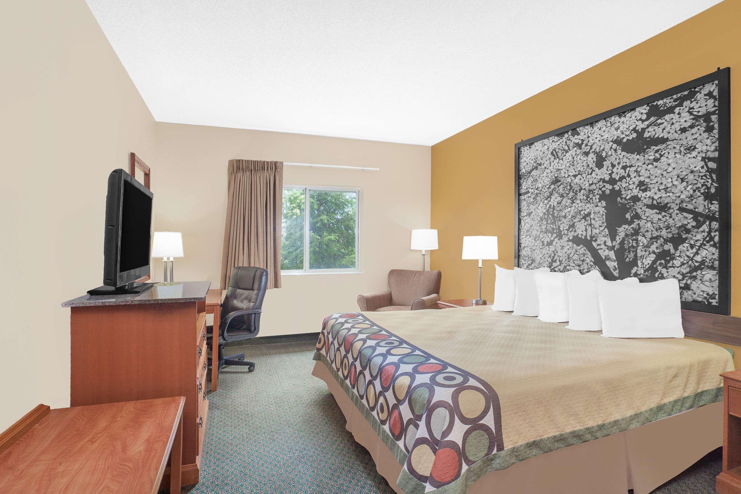 Super 8 By Wyndham Central City Εξωτερικό φωτογραφία